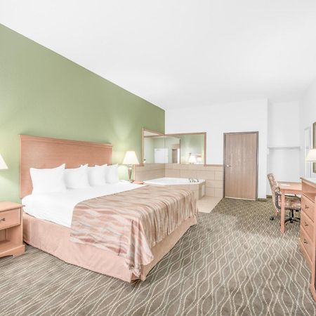 Baymont By Wyndham Pearsall Luaran gambar