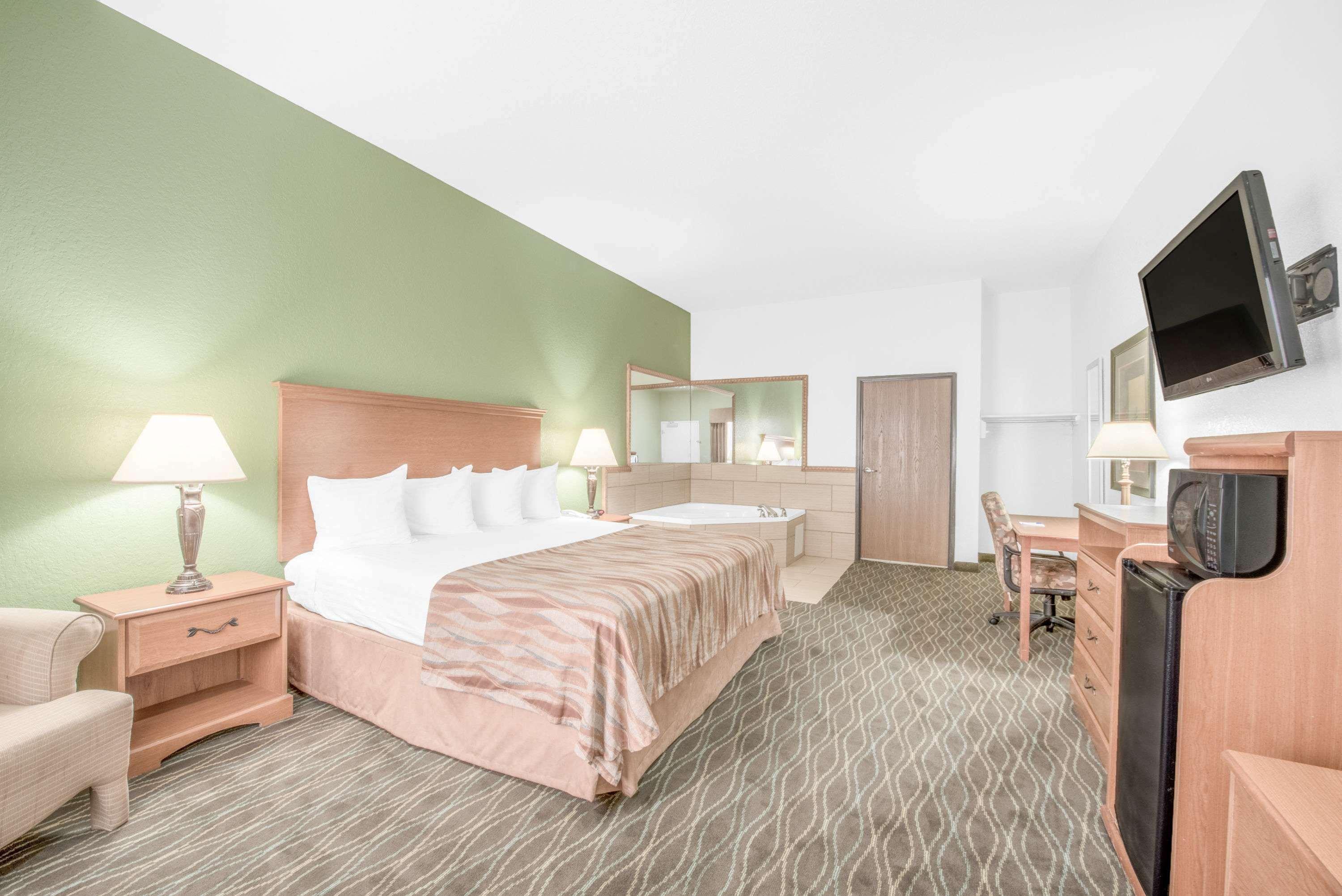 Baymont By Wyndham Pearsall Luaran gambar