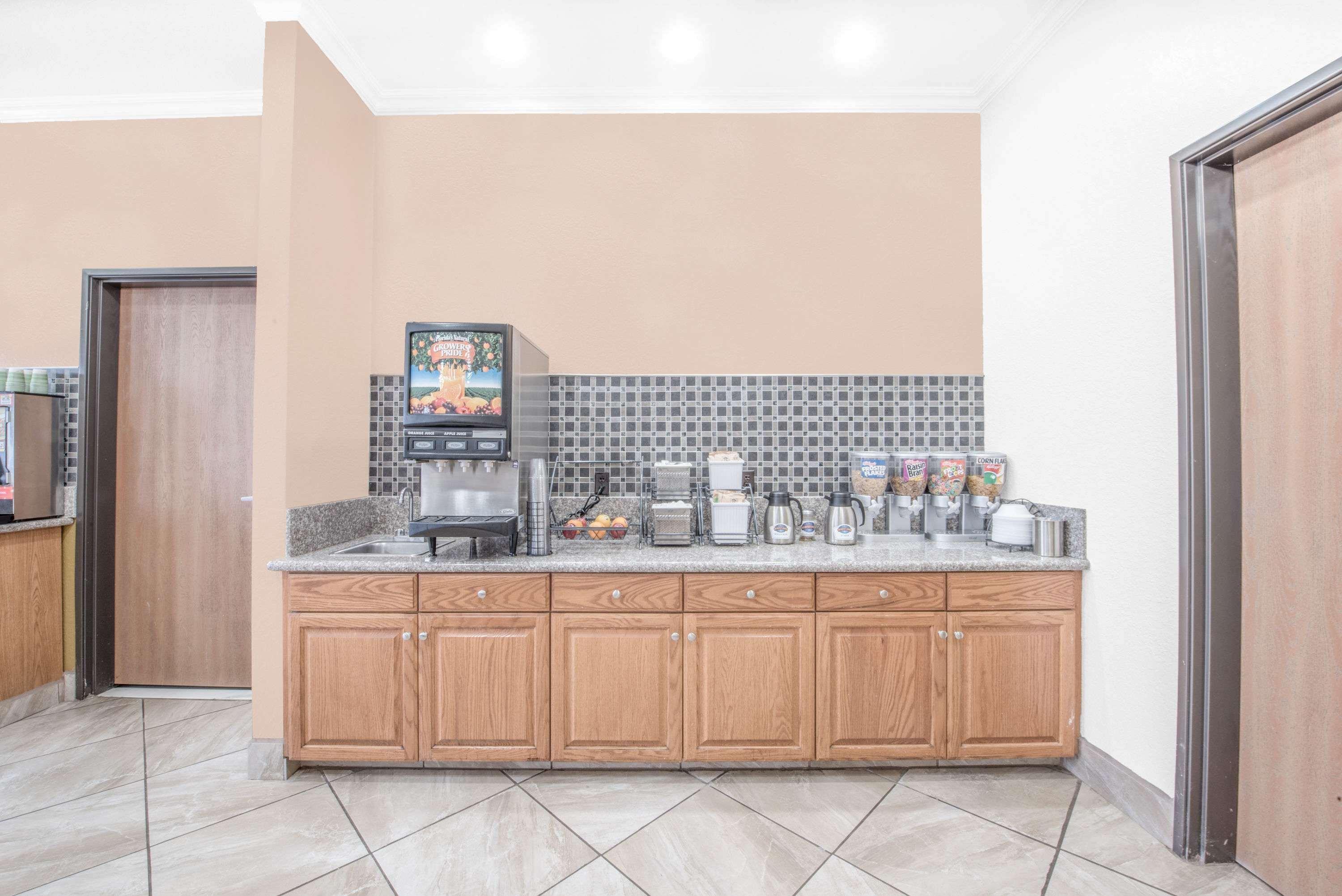 Baymont By Wyndham Pearsall Luaran gambar